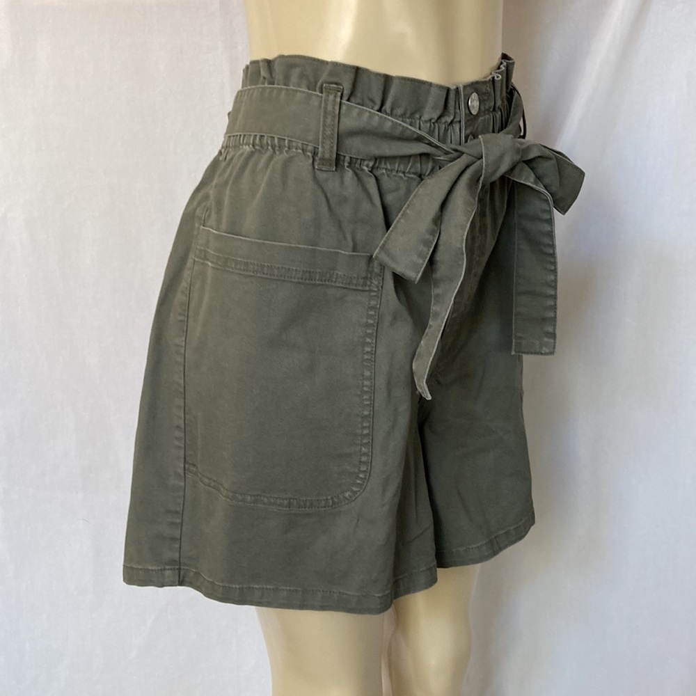 AVA & VIV Women’s Chic And Stylish Paper Bag Olive Shorts Plus Size 1X NWOT